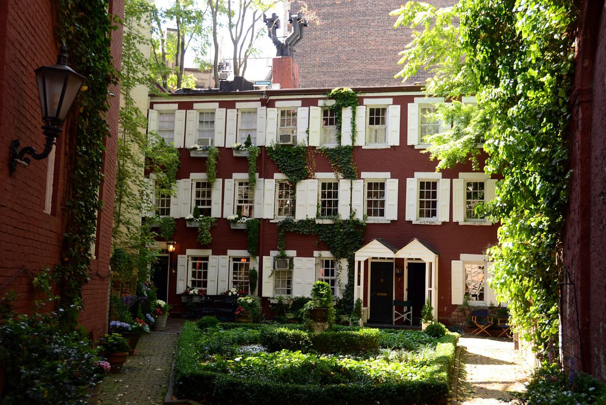 04 Grove Court New York Greenwich Village